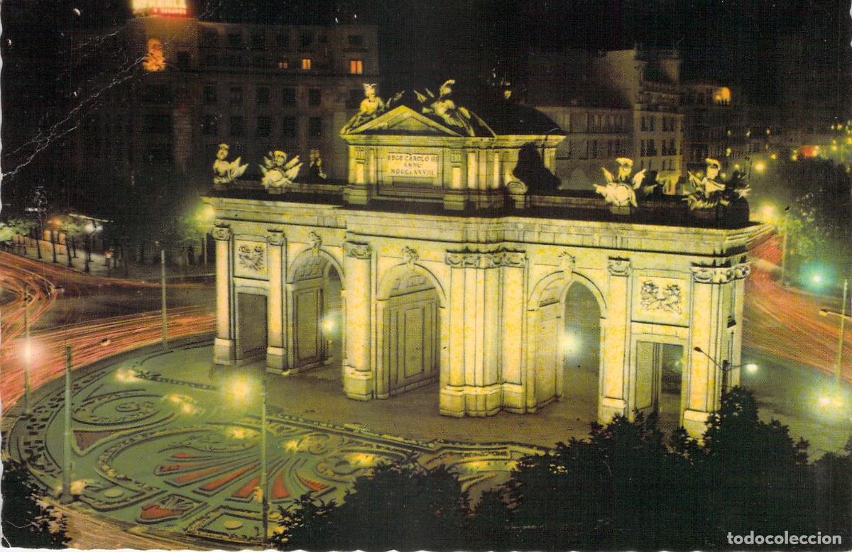 Postales: Postal de la Puerta de Alcal&aacute; de Madrid iluminada de noche