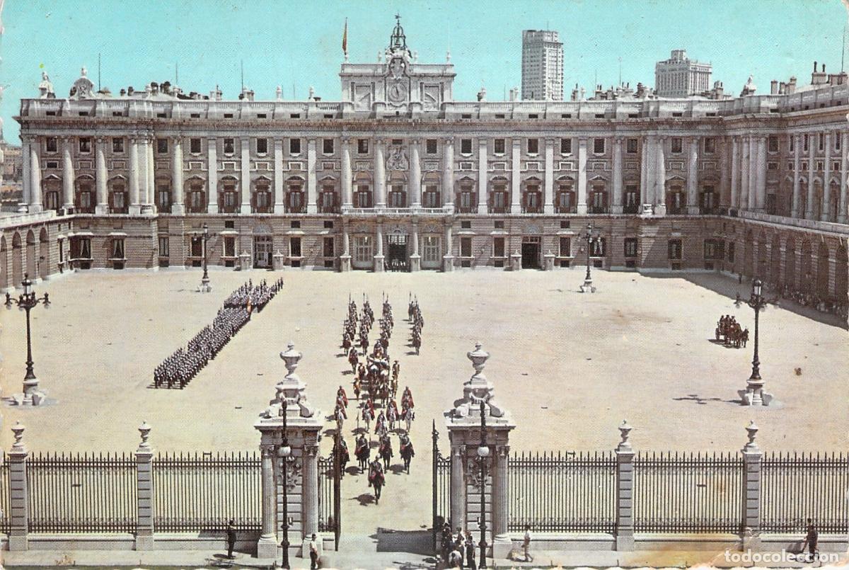 Postales: Postal de la Plaza de Armas del Palacio Real de Madrid