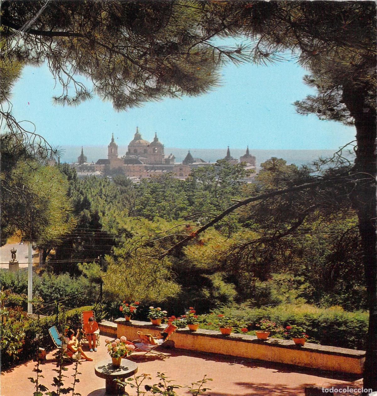 Postales: Postal de San Lorenzo de El Escorial con vista al Monasterio
