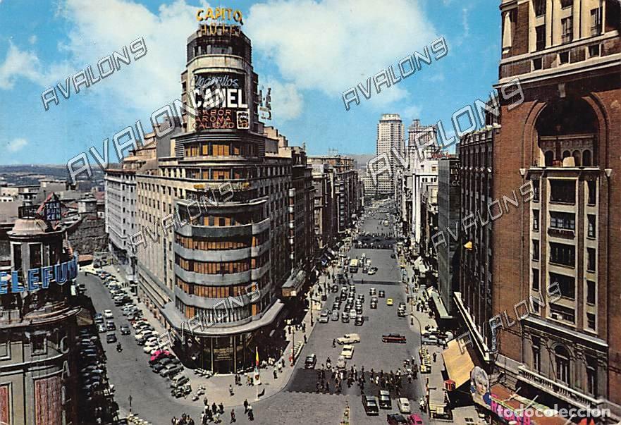 Postales: Edificio El Capitol y Avda. de Jos&eacute; Antonio (Madrid) - Circulada con sello - A&ntilde;os 60
