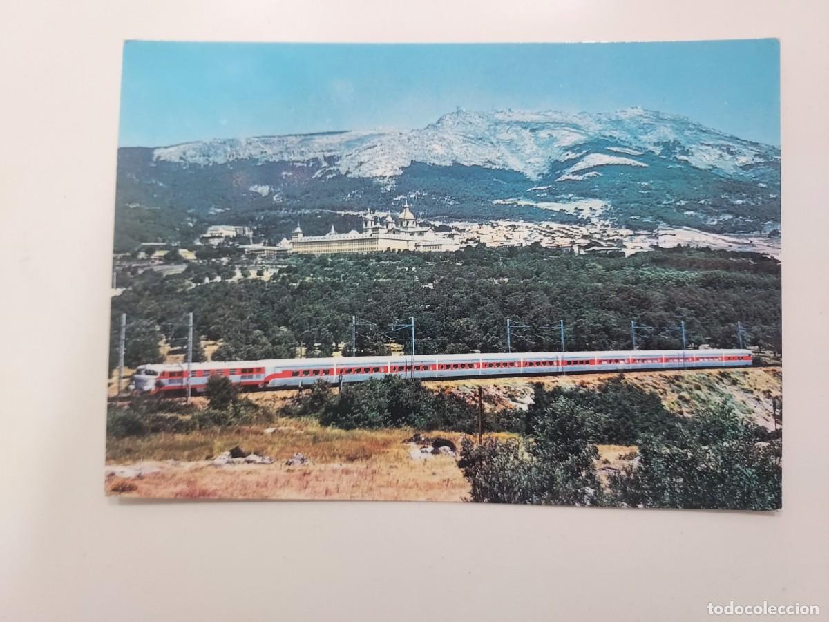 Postales: POSTAL EL ESCORIAL. TREN TALGO VIRGEN DE LA PALOMA A SU PASO. PANORAMICA MONASTERIO. 1971. S/C