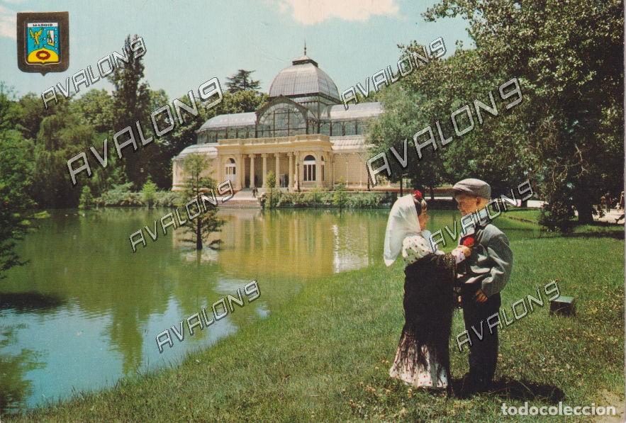 Postales: Palacio de Cristal y pareja t&iacute;pica (Madrid) - Sin Circular - A&ntilde;os 60