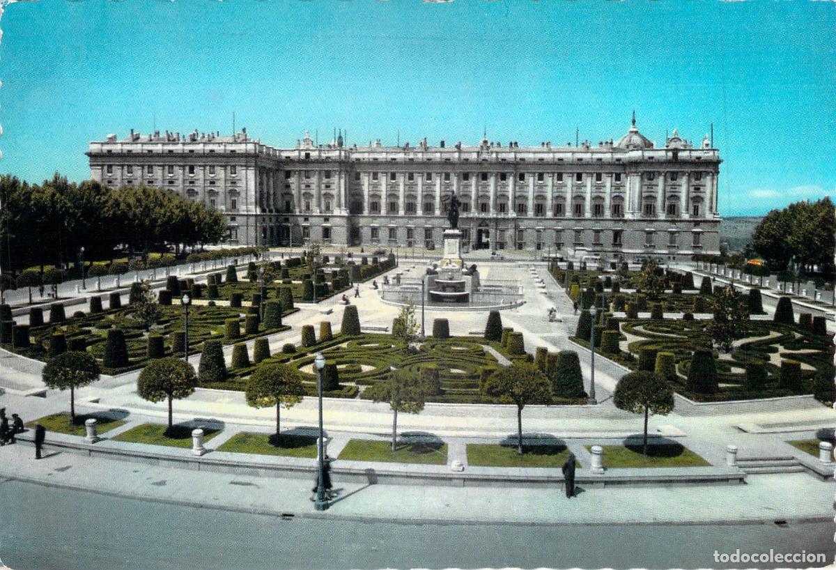 Postales: Postal de la Plaza de Oriente y el Palacio Real en Madrid
