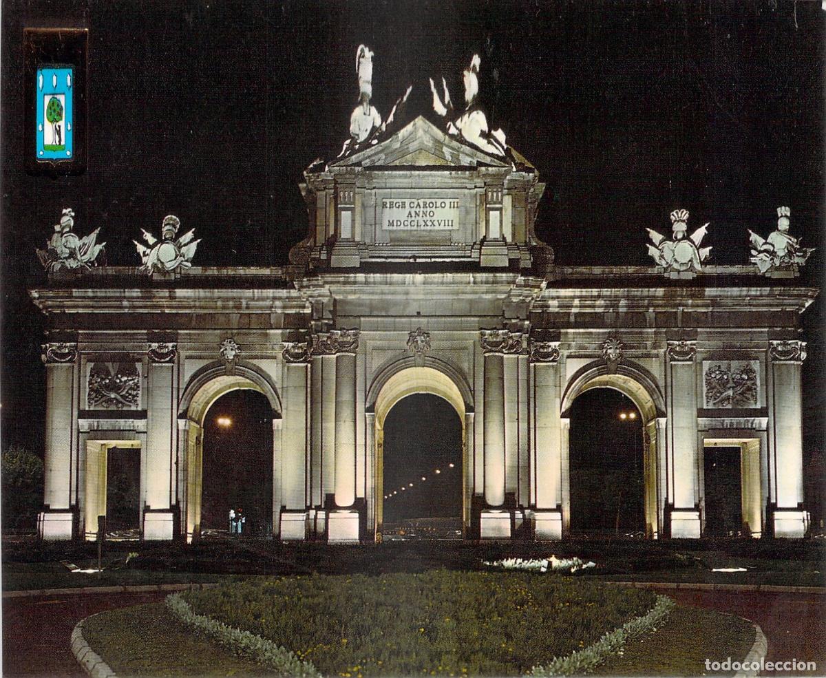Postales: Postal de la Puerta de Alcal&aacute; en Madrid nocturna
