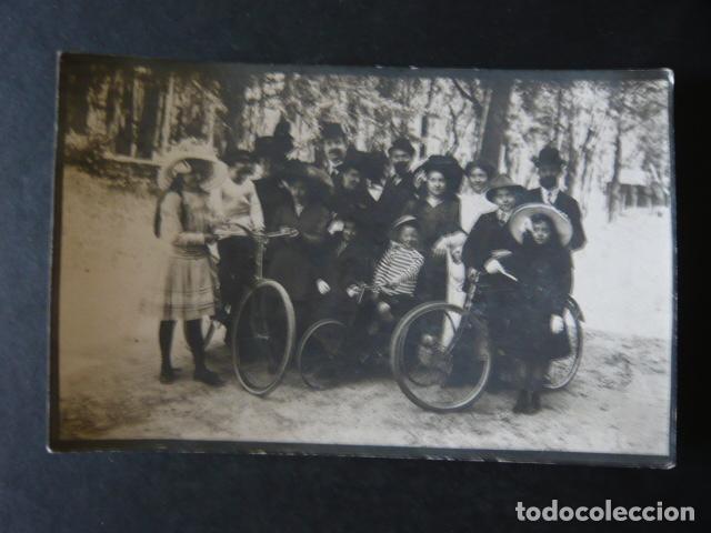 Postais: MADRID GRUPO CON BICICLETAS POSTAL FOTOGRAFICA
