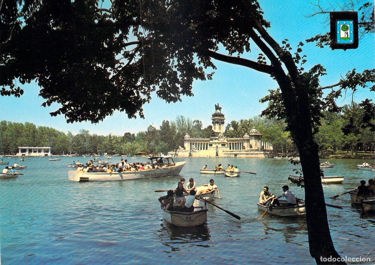 Postales: Postal del Parque del Retiro con Estanque y Barcas en Madrid