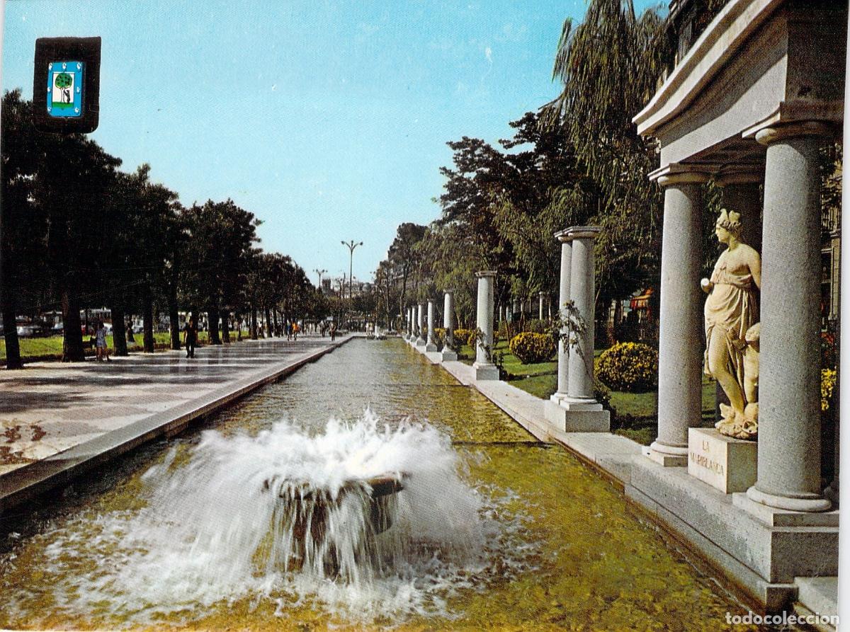 Postales: Postal de Madrid - Paseo de Recoletos con fuentes y estatuas