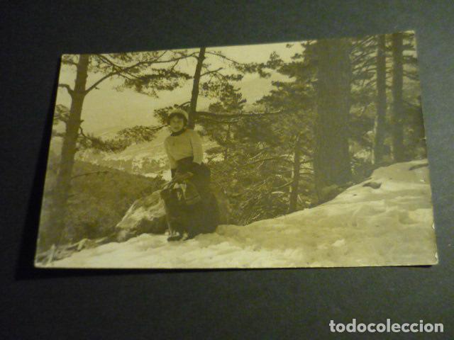Cartes Postales: PUERTO DE NAVACERRADA MADRID EXCURSIONISTA EN LA NIEVE POSTAL FOTOGRAFICA SIN DIVIDIR