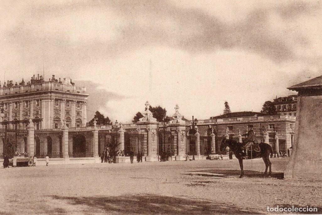 Postcards: BONITA POSTAL - MADRID - PALACIO REAL - PLAZA DE LA ARMERIA - GRAFOS