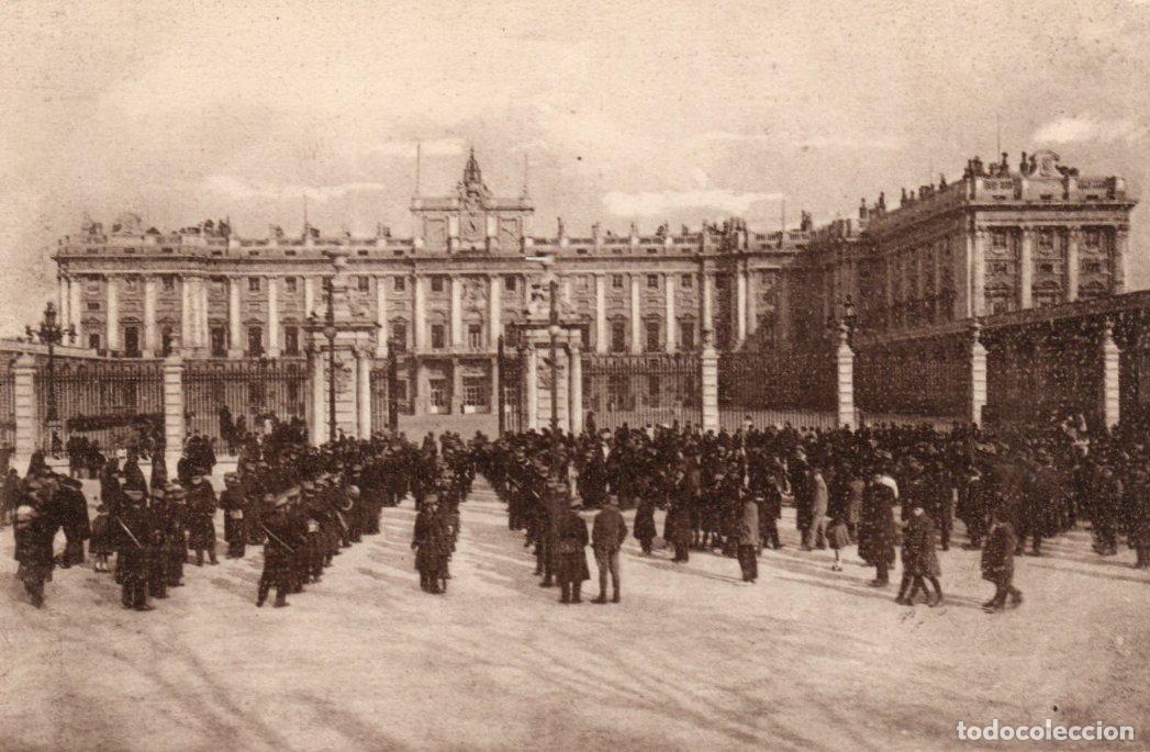 Postales: BONITA POSTAL - MADRID - PALACIO REAL - PLAZA DE LA ARMERIA - GRAFOS
