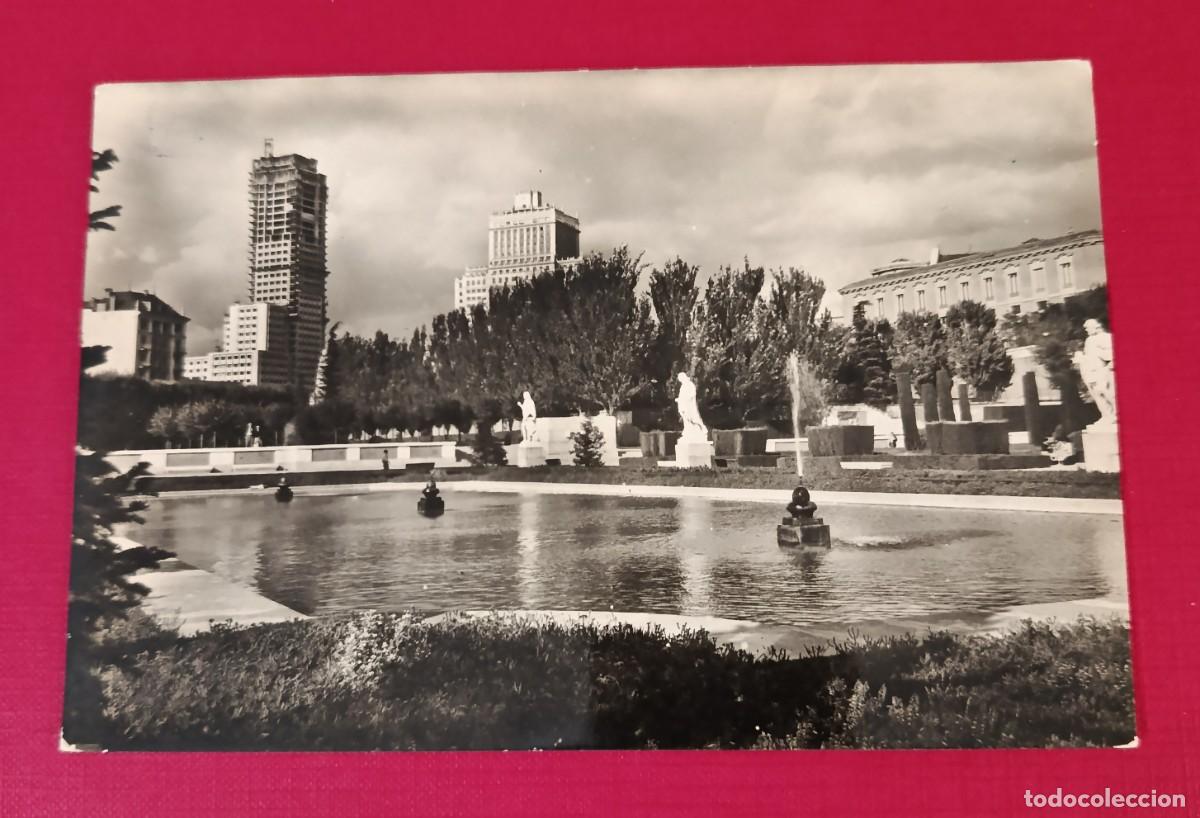 Postales: POSTAL FOTOGRAFICA JARDINES PALACIO REAL - MADRID 1940 - ART&Iacute;STICA ESPA&Ntilde;OLA