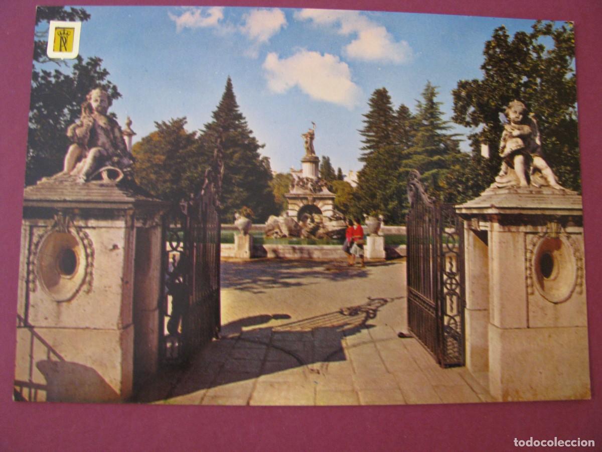 Postales: POSTAL DE ARANJUEZ. ENTRADA AL JARDIN DE LA ISLA. FUENTE DE HERCULES. ESCUDO DE ORO