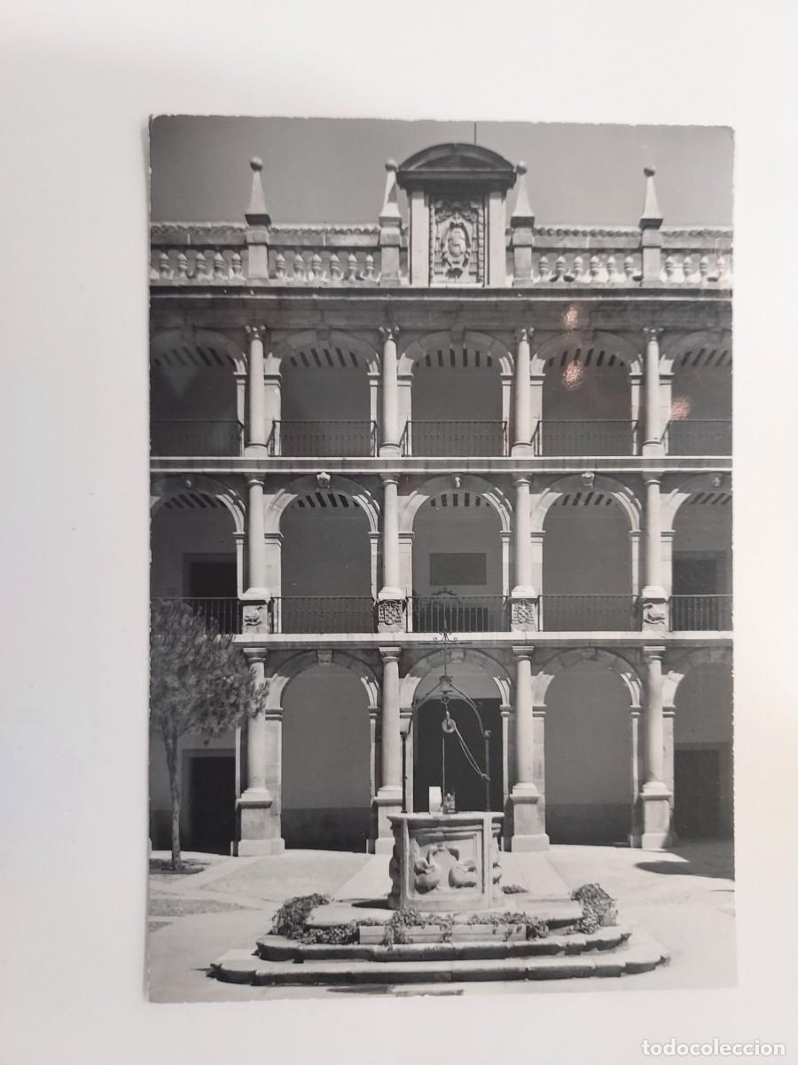 Postales: POSTAL ALCALA DE HENARES PATIO DE LA UNIVERSIDAD. A&Ntilde;OS 1950. SIN CIRCULAR. VISTABELLA