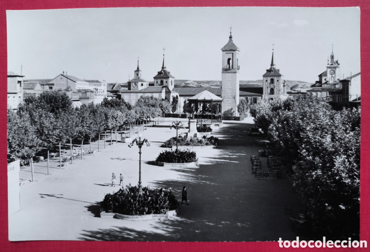 Cartoline: ALCAL&Aacute; DE HENARES PLAZA CERVANTES POSTAL FOTOGR&Aacute;FICA MADRID C. 1965