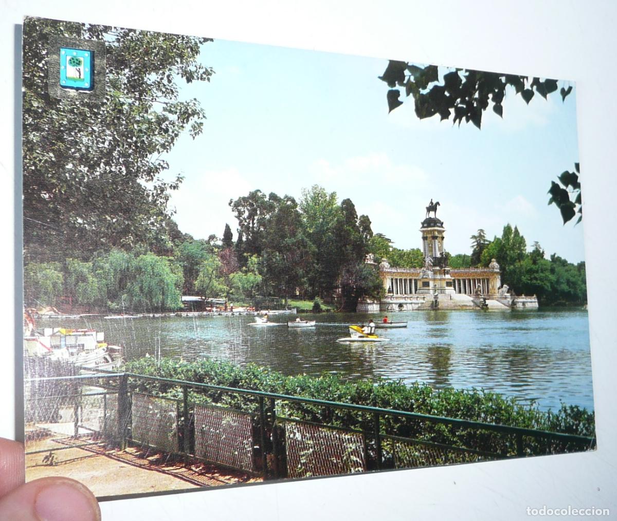 Postales: Postal de Madrid N&ordm; 27 Parque del Retiro, estanque. Escudo de Oro. Circulada a&ntilde;os 60.