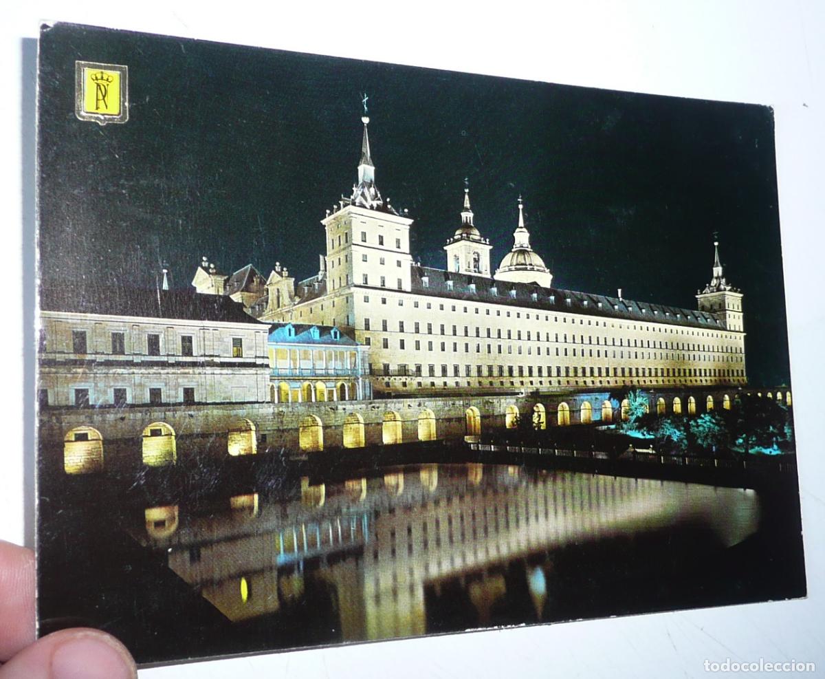 Postales: Postal de El Escorial N&ordm; 67 Vista nocturna del Monasterio desde el jard&iacute;n de los frailes. Escudo Oro