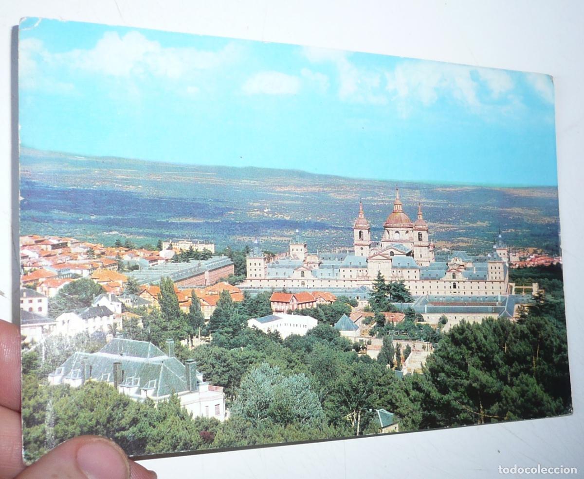Postales: Postal de El Escorial. Vista general de San Lorenzo de El Escorial y Monasterio. Igol. Circulada.