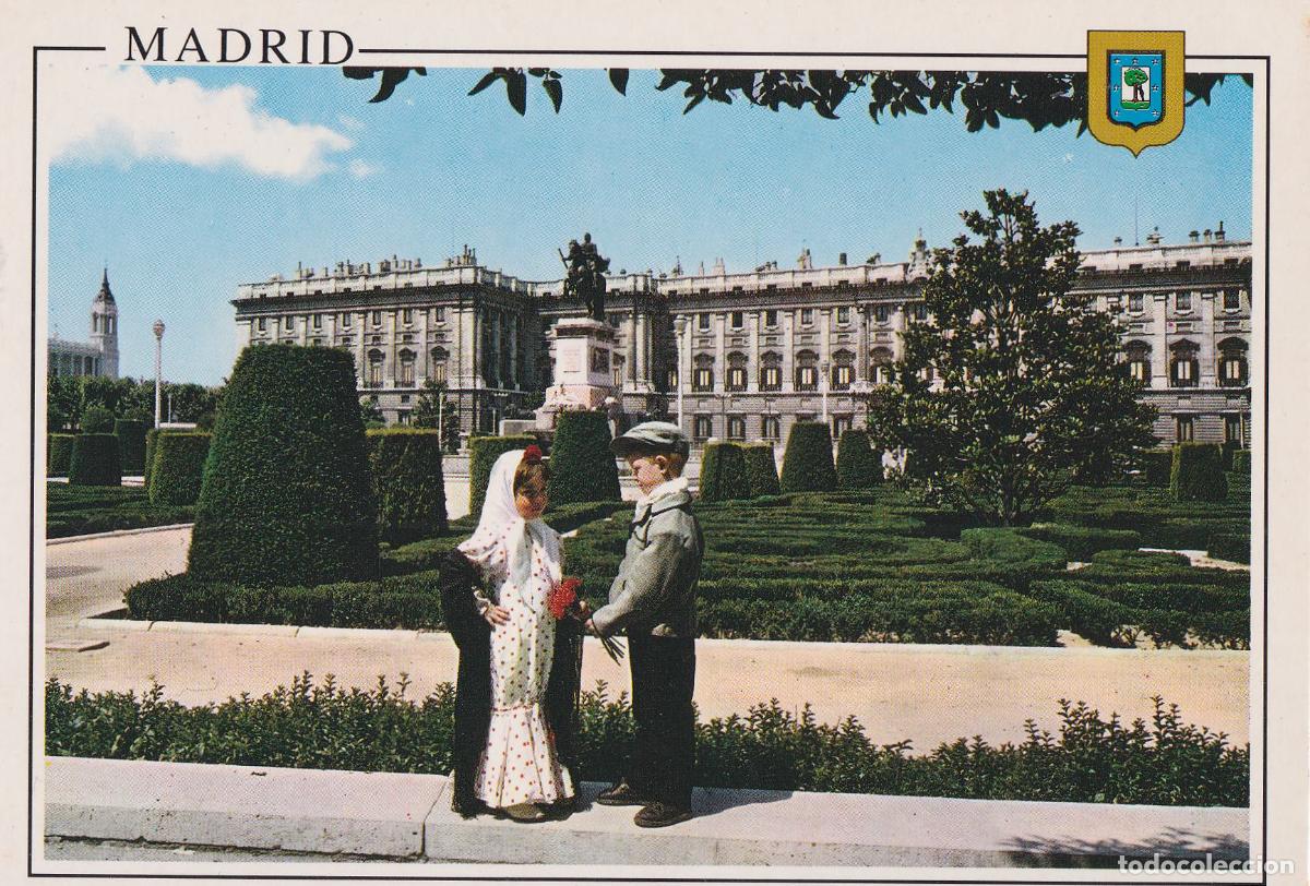 Postales: MADRID, PALACIO REAL Y PAREJITA T&Iacute;PICA &ndash; ESCUDO DE ORO N&ordm;149 &ndash; S/C