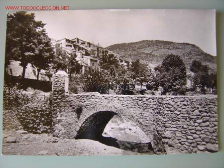 Postais: MONTAN PUENTE SOBRE EL RIO Y ENTRADA AL PUEBLO