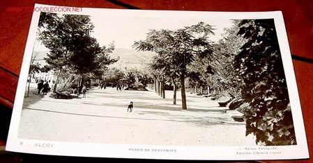 Postcards: ANTIGUA POSTAL DE ALCOY (ALICANTE) - PASEO DE CERVANTES -  FOTO ROISIN - ED. LIBRERIA LLACER