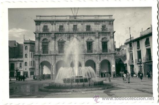 Postcards: 2041 - CASTELLON - PLAZA MAYOR Y AYUNTAMIENTO-EDICIONES ARRIBAS- DATA 1955