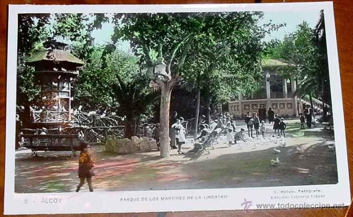 Postkarten: ANTIGUA FOTO POSTAL COLOREADA DE ALCOY (ALICANTE) . PARQUE DE LOS MARTIRES DE LA LIBERTAD. LIBRERIA