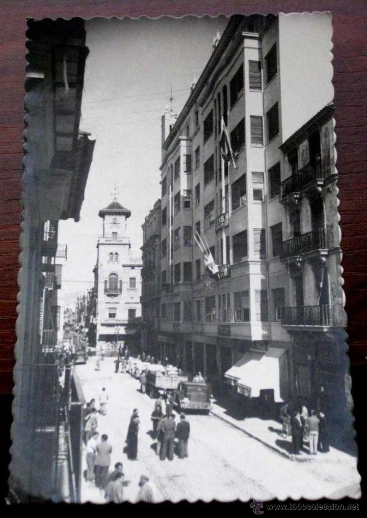 Postais: ANTIGUA FOTO POSTAL DE CASTELLON DE LA PLANA . CALLE DE LA TRINIDAD Y CASINO ANTIGUO . ED. GARRABELL