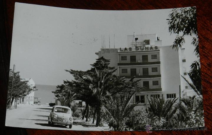 Postais: ANTIGUA FOTO POSTAL DE GUARDAMAR DEL SEGURA, ALICANTE, HOTEL LAS DUNAS, COCHE SEAT 600, FOTO PALLARE