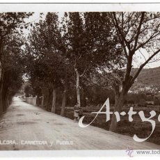 Postales: BONITA Y RARA POSTAL - ALCORA (CASTELLON) - CARRETERA Y PUEBLO - AMBIENTADA . Lote 50310735