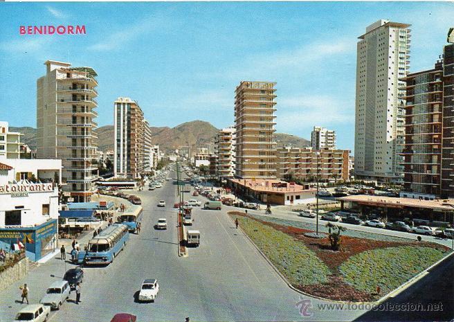 Postales: Benidorm - 79 Plaza triangular y Avenida del Mediterr&aacute;neo - Foto 1