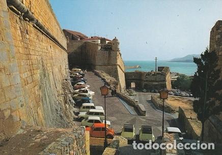 Postales: PE&Ntilde;ISCOLA - CASTELLON - SUBIDA AL CASTILLO - COCHES DE LA EPOCA CITROEN 2 CABALLOS - ED CAMPA&Ntilde;A 1976