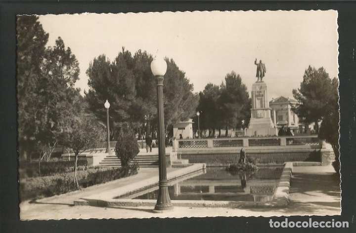 Postcards: ELDA-PARQUE Y FUENTE-8-ED&middot;ARRIBAS-VER REVERSO-(60.003)