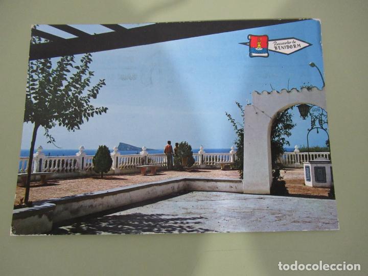 Postales: Benidorm - El Castillo y la Isla - Circulada - Foto 1