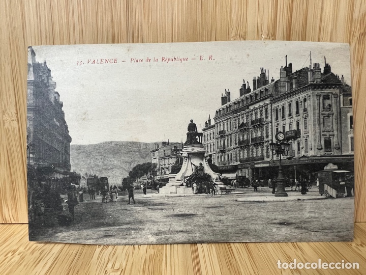 Postcards: VALENCE. PLACE DE LA REPUBLIQUE. E.R.