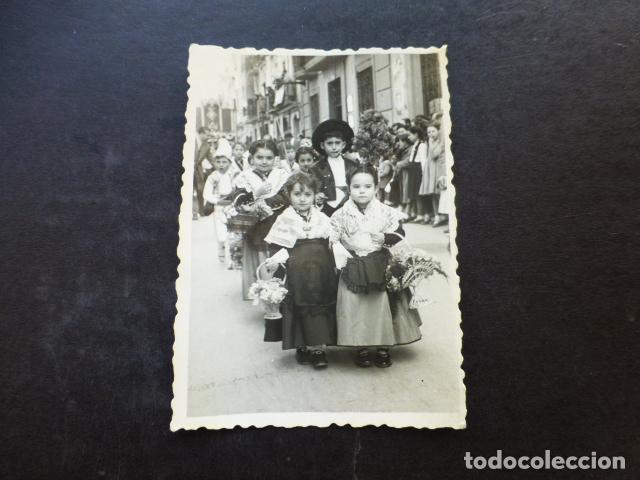 Postais: CASTELLON NI&Ntilde;OS CON TRAJE TIPICO EN DESFILE FOTOGRAFIA 6 X 8,5 CMTS