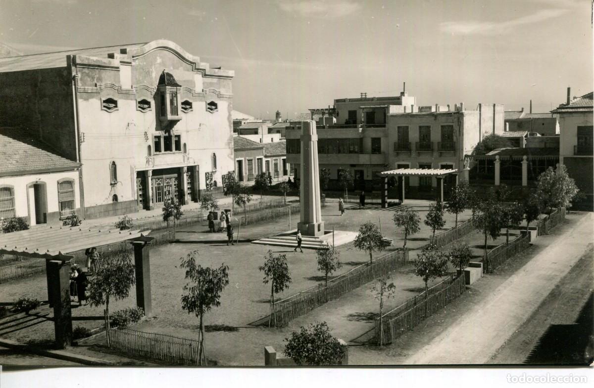 Postais: TORREVIEJA-PLAZA DE LOS CAIDOS POR ESPA&Ntilde;A- FOTOGR&Aacute;FICA- A&Ntilde;O 1955
