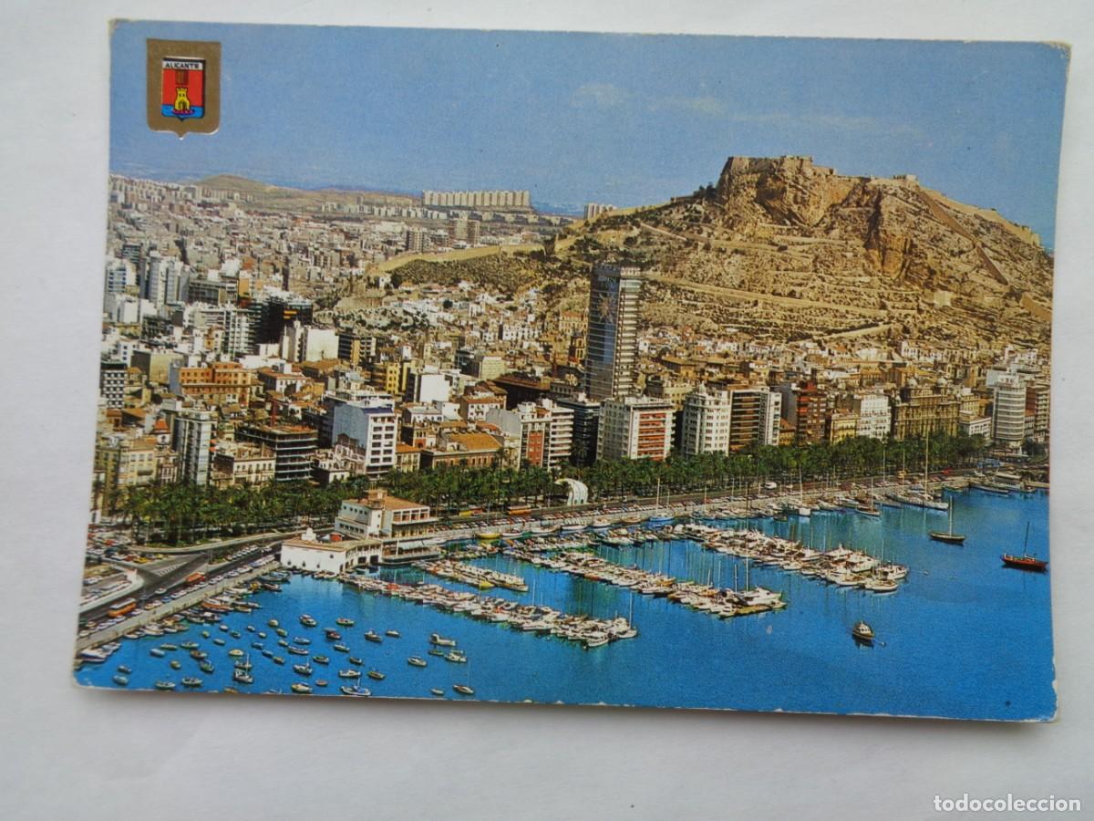 Postkarten: POSTAL DE ALICANTE : CASTILLO Y PUERTO , VISTA GENERAL . A&Ntilde;OS 70