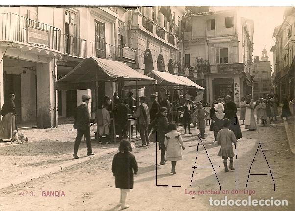 Postales: POSTAL FOTOGRAFICA GANDIA 3 los porches en domingo, geografia del reino de Valencia 5759