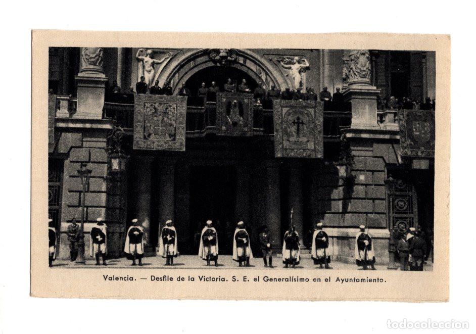 Postales: VALENCIA. DESFILE DE LA VICTORIA. S. E. EL GENERAL&Iacute;SIMO EN EL AYUNTAMIENTO.