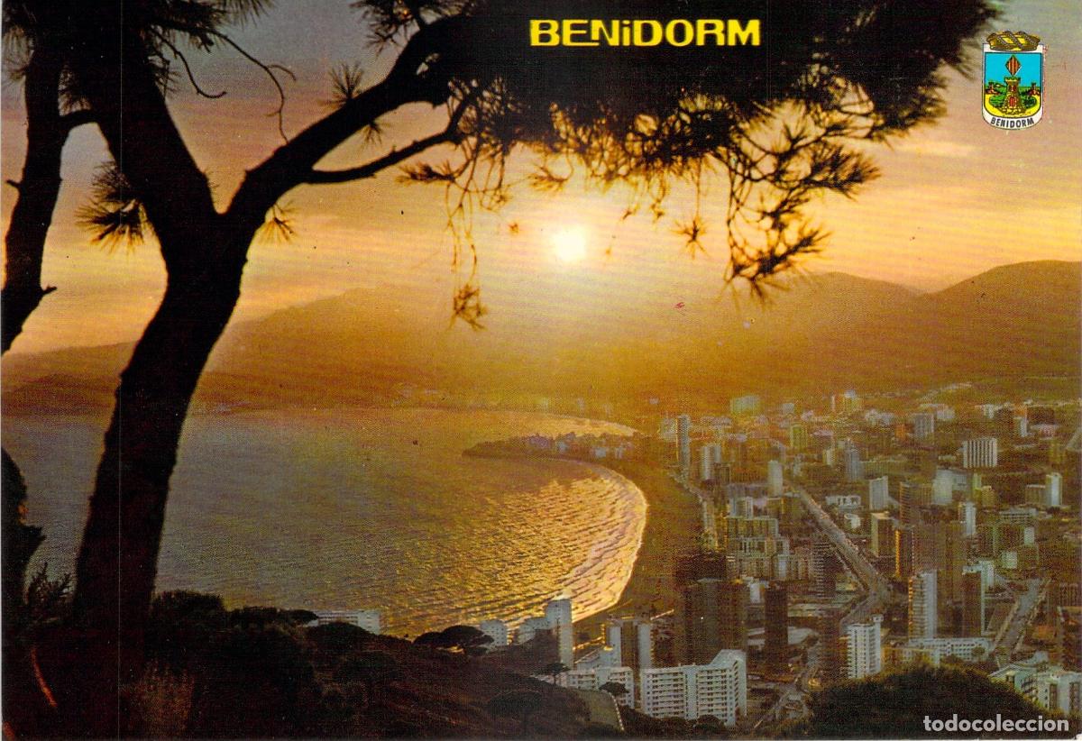 Postales: Postal de Benidorm al Atardecer - Vista Panor&aacute;mica