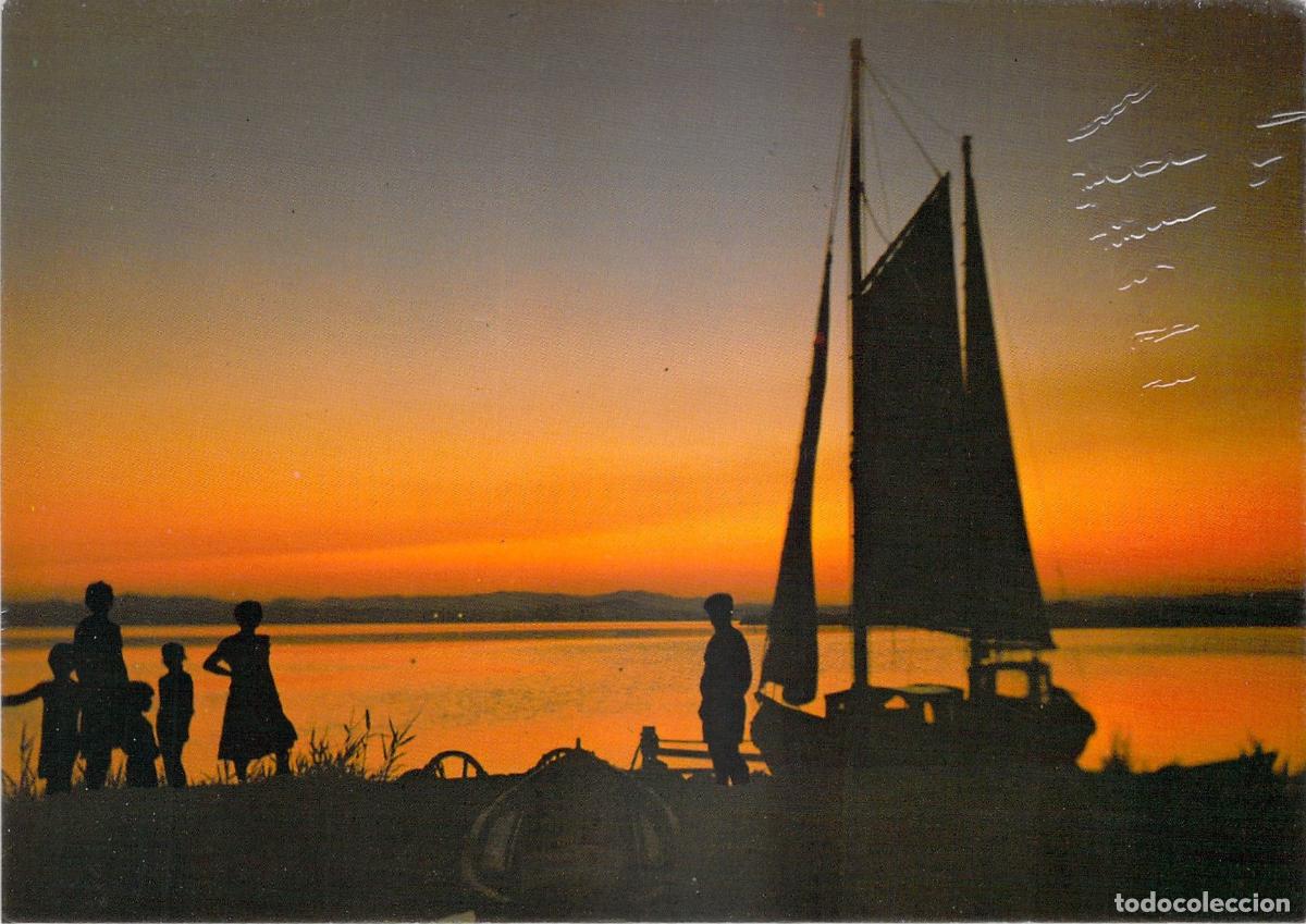 Postales: Postal de la Albufera de Valencia al Atardecer con Barca