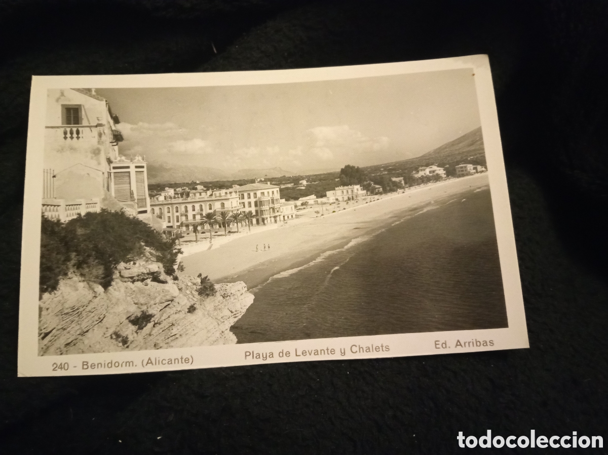 Postales: Antigua postal fotogr&aacute;fica, Benidorm, Playa de Levante y Chalest, Ediciones Arribas