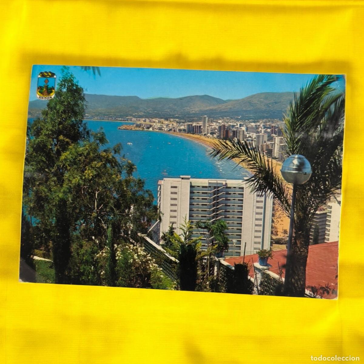 Postales: Postal Escrita De Benidorm &ndash; Vista Playa De Levante Y Env&iacute;o A Par&iacute;s Con Sellos De Espa&ntilde;a