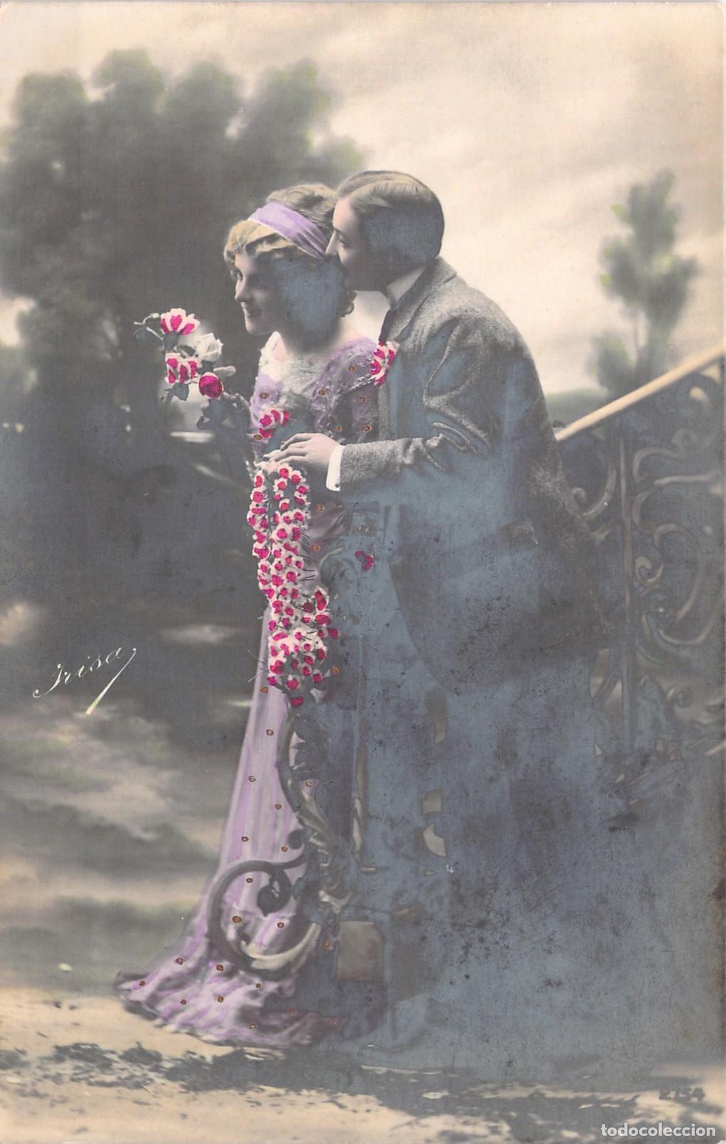 Postales: Postal Rom&aacute;ntica de Pareja con Flores en Valencia