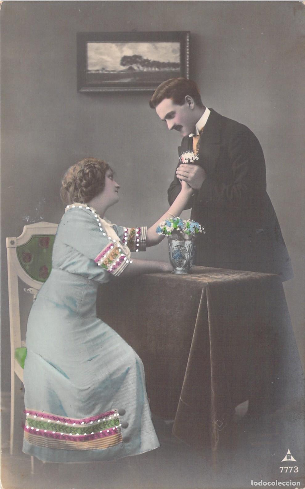 Postales: Postal de Pareja Rom&aacute;ntica Retrato de Estudio en Valencia