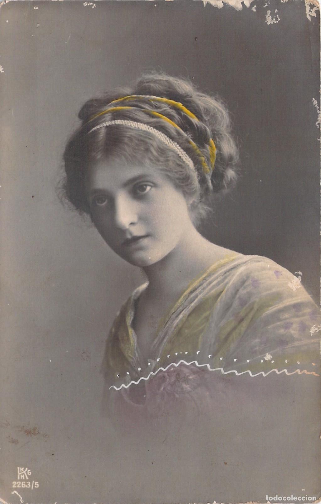 Postales: Postal de Retrato de Mujer Joven, Felicitaci&oacute;n de Santo a Valencia