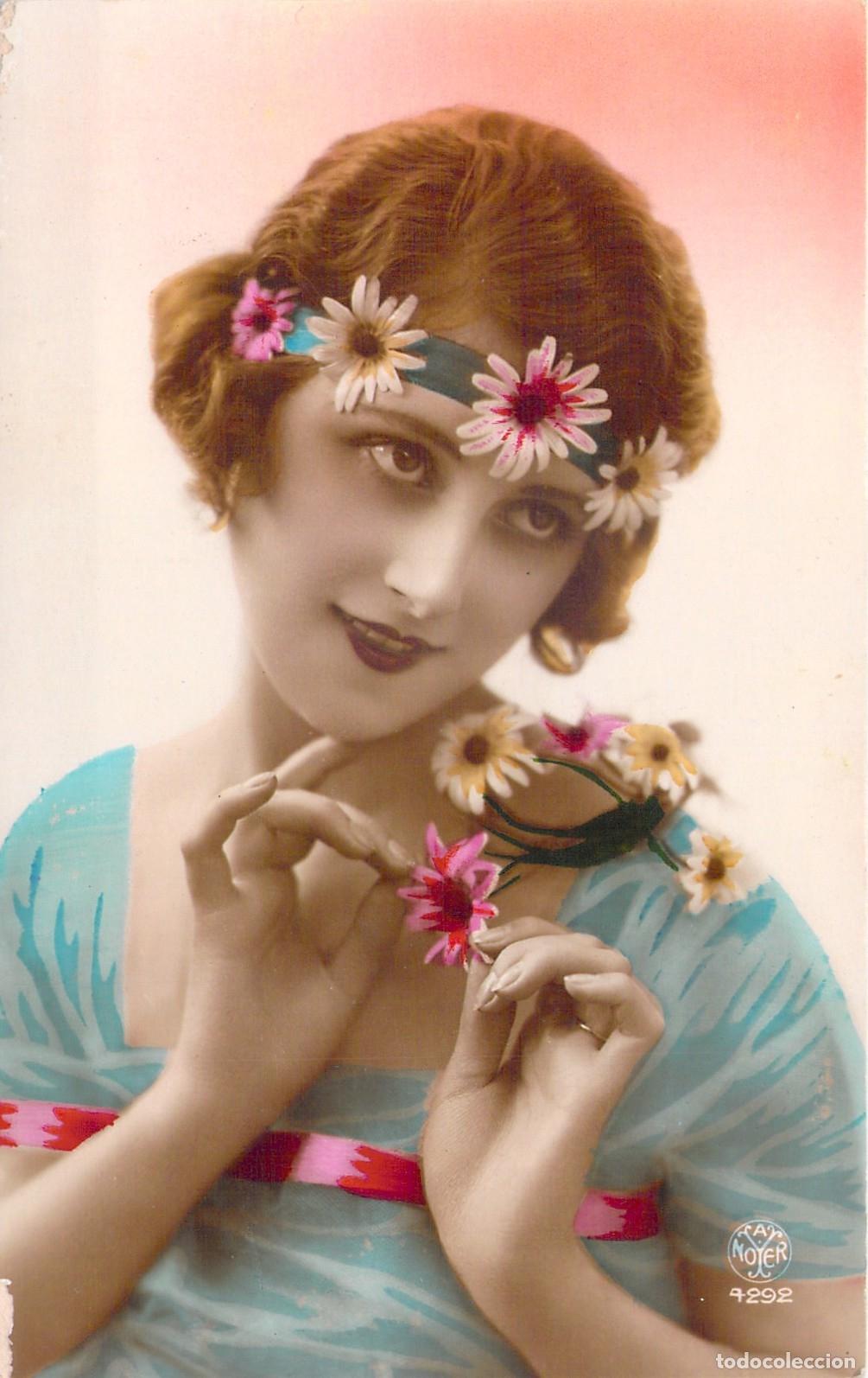 Postales: Postal Retrato de Mujer con Flores Armand Noyer Paris