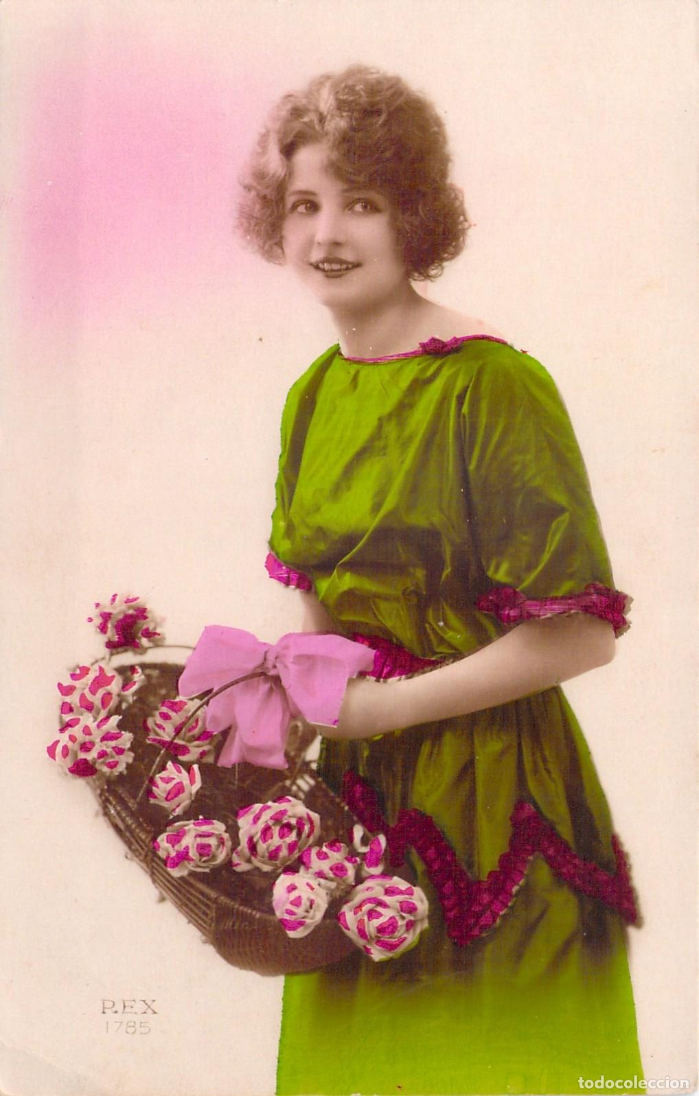 Postales: Postal Antigua Retrato Mujer con Cesta de Flores Coloreada a Mano