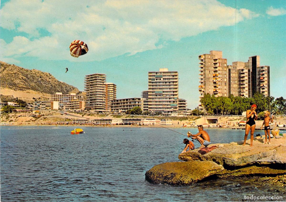 Postales: Postal Alicante Playa de la Albufereta con Edificios y Vistas al Mar