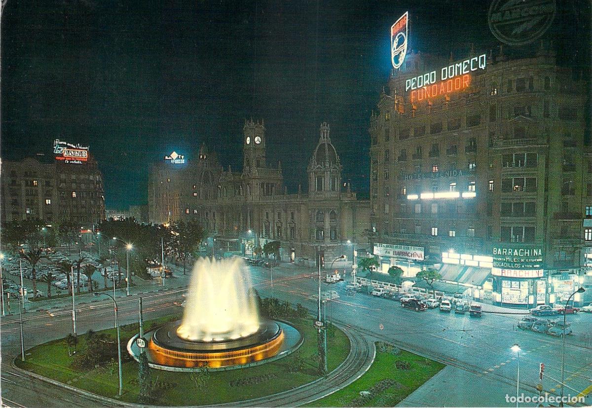 Postales: Postal de Valencia: Plaza del Caudillo con Fuente Luminosa y Vista Nocturna